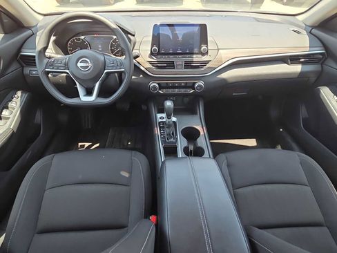 Used 2025 Nissan Altima 2.5 SV FWD image 14