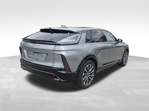 Used 2024 Cadillac Lyriq Sport AWD/4WD image 6