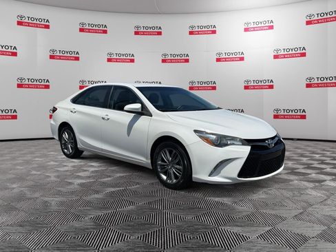 Used 2017 Toyota Camry SE FWD image 3