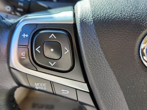 Used 2015 Toyota Camry XLE image 21