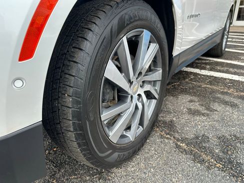 Used 2023 Chevrolet Equinox Premier AWD/4WD image 10