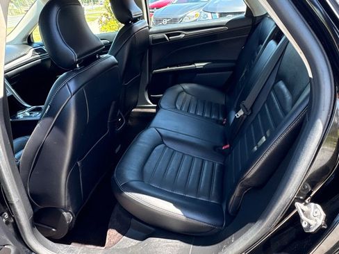 Used 2017 Ford Fusion SE w/ Fusion SE Technology Package FWD image 13