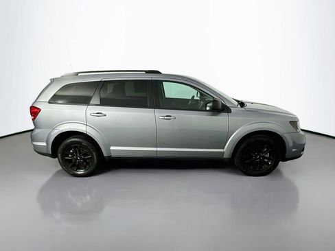 Used 2019 Dodge Journey SE w/ Connectivity Group FWD image 8