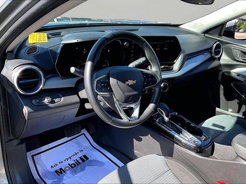 Used 2025 Chevrolet Trax LT w/ Driver Confidence Package FWD image 14