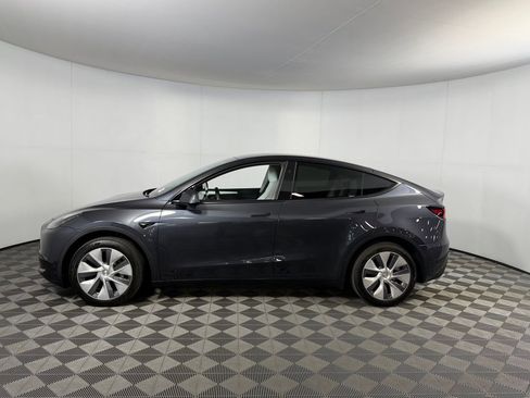 Used 2024 Tesla Model Y Long Range image 10