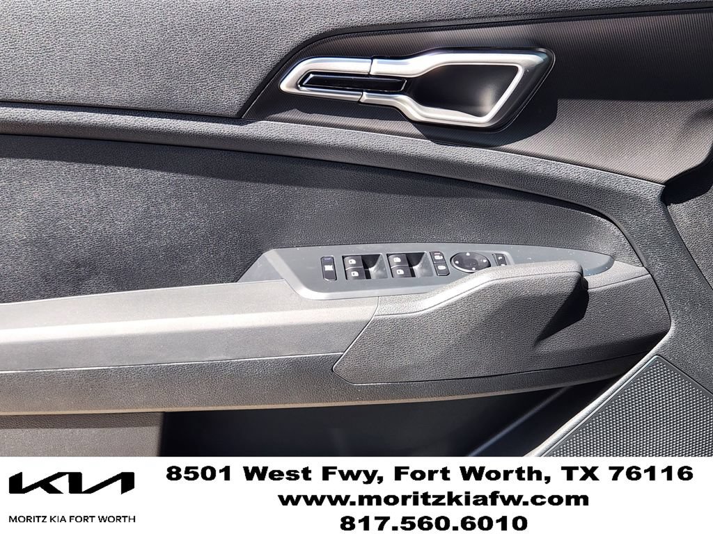 New 2027 Kia Sportage LX FWD image 16