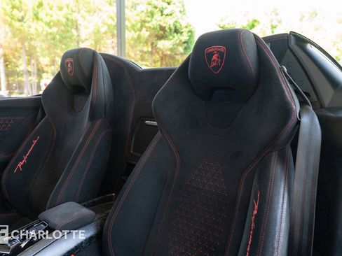 Used 2018 Lamborghini Huracan Performante image 19