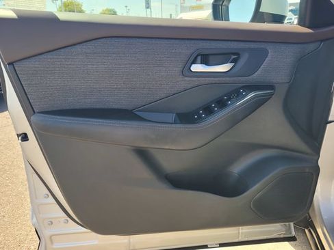 Certified 2023 Nissan Rogue SV FWD image 18