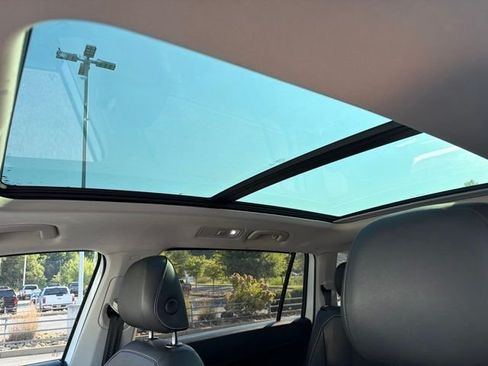 Used 2021 Volkswagen Tiguan SE w/ Panoramic Sunroof Package FWD image 15