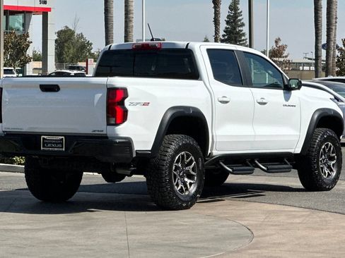Used 2026 Chevrolet Colorado ZR2 w/ Technology Package AWD/4WD image 4