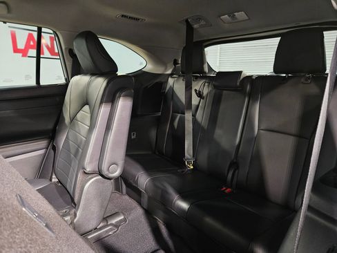 Used 2024 Toyota Highlander XLE image 38