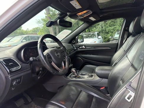 Used 2019 Jeep Grand Cherokee Overland AWD/4WD image 5