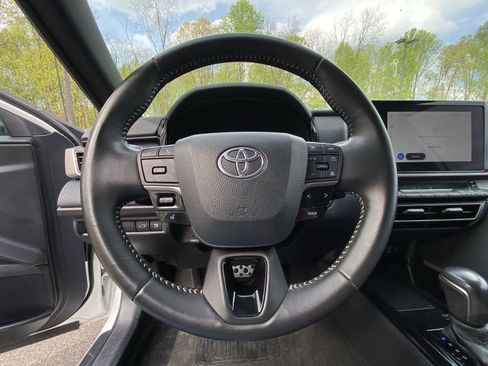 Used 2025 Toyota Camry SE FWD image 28
