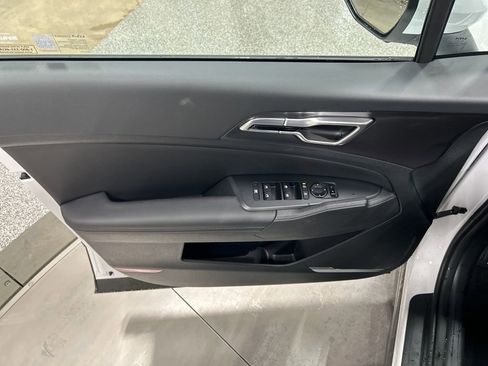 New 2026 Kia Sportage EX image 12