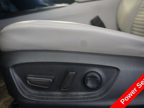 Used 2022 Toyota Camry SE w/ Cold Weather Package FWD image 6
