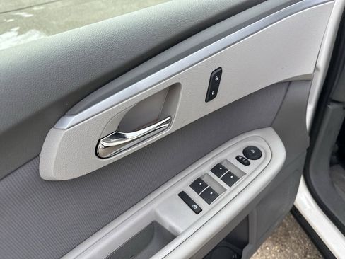 Used 2012 Chevrolet Traverse LS FWD image 18