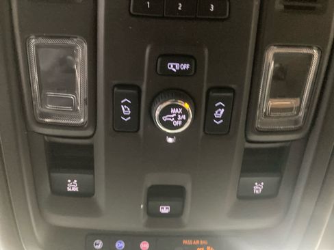 Used 2023 Cadillac Escalade Premium Luxury image 24