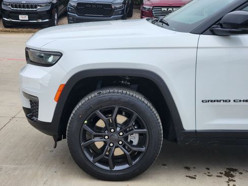 New 2025 Jeep Grand Cherokee L Limited w/ Trailer Tow Package image 10
