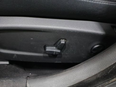 Used 2019 Chrysler 300 Touring image 12