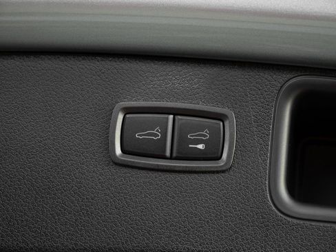 New 2026 Porsche Macan image 32