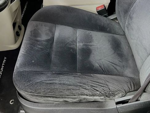 Used 2014 Chrysler Town & Country Touring w/ Driver Convenience Group image 19