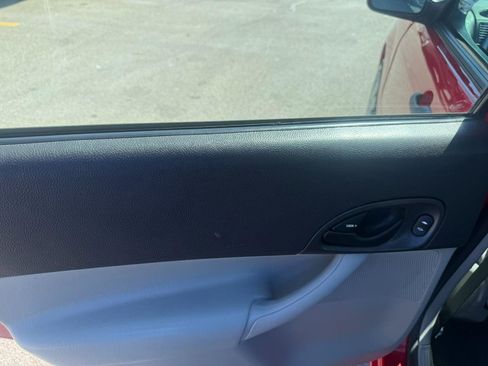 Used 2006 Ford Focus SES image 15