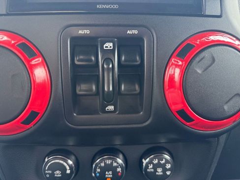 Used 2017 Jeep Wrangler Unlimited Rubicon AWD/4WD image 20