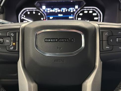 Used 2021 GMC Yukon Denali w/ Denali Premium Package image 16