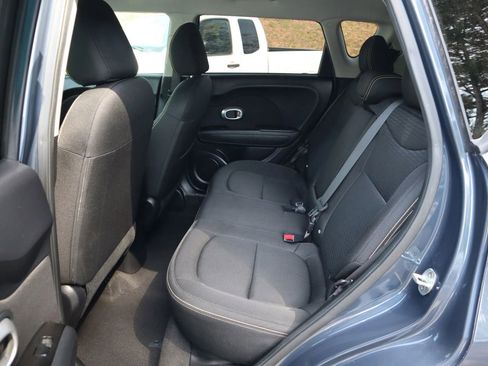 Used 2016 Kia Soul + FWD image 13