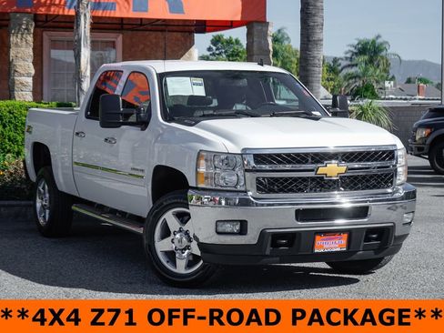 Used 2014 Chevrolet Silverado 2500 LT w/ Custom Sport Truck Package AWD/4WD image 2