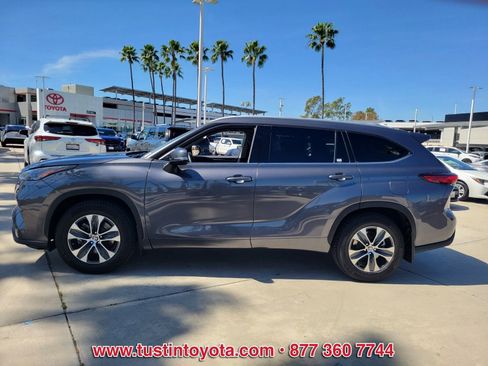 Used 2022 Toyota Highlander XLE image 7