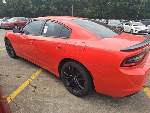Used 2018 Dodge Charger SXT w/ Blacktop Package RWD image 6