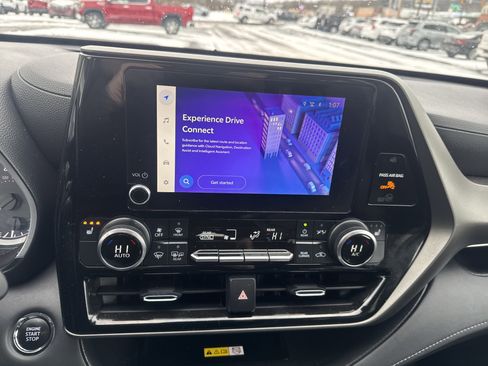 Used 2023 Toyota Highlander XLE image 24