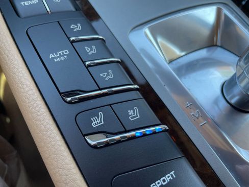 Used 2014 Porsche Panamera 4 image 32