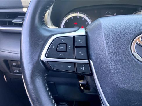 Used 2022 Toyota Highlander LE FWD image 24