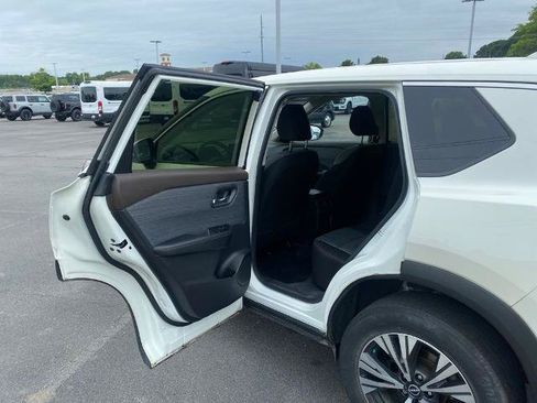 Used 2023 Nissan Rogue SV AWD/4WD image 25