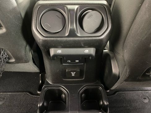 Used 2018 Jeep Wrangler Unlimited Rubicon w/ LED Lighting Group AWD/4WD image 16