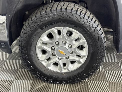 Used 2024 Chevrolet Silverado 2500 LTZ AWD/4WD image 9