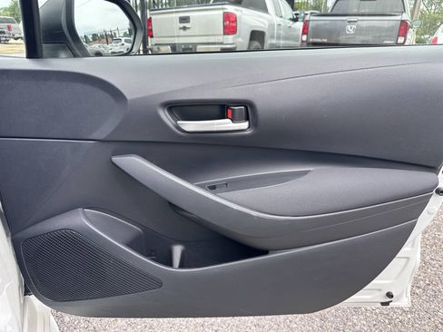 Used 2021 Toyota Corolla LE FWD image 35
