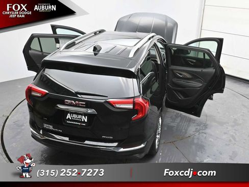 Used 2024 GMC Terrain Denali w/ Denali Premium Package image 33