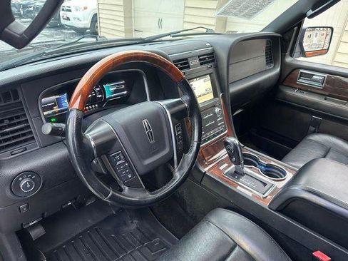 Used 2016 Lincoln Navigator Select image 3