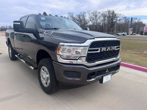 Used 2024 RAM 2500 Tradesman w/ Chrome Appearance Group image 7