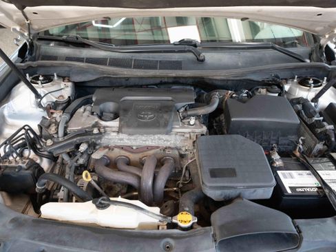 Used 2012 Toyota Camry LE FWD image 30