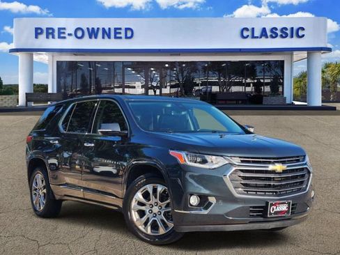 Used 2018 Chevrolet Traverse Premier w/ Driver Confidence II Package FWD image 1