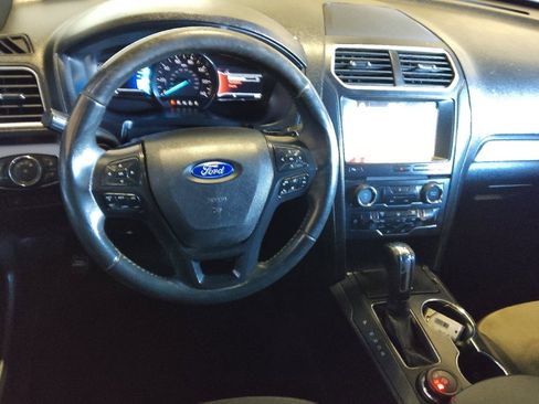 Used 2017 Ford Explorer XLT w/ Equipment Group 202A image 22