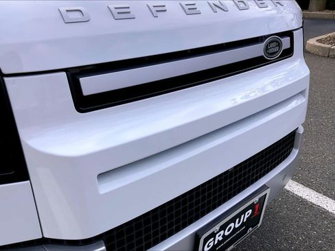 Used 2020 Land Rover Defender 110 SE image 29