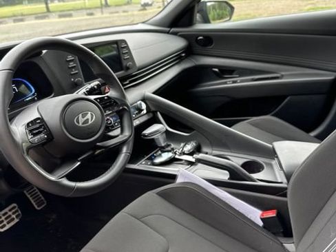 Certified 2025 Hyundai Elantra Sport FWD image 14