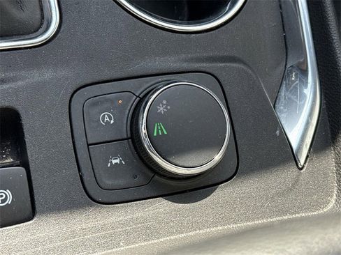 Used 2023 Chevrolet Traverse LT image 36