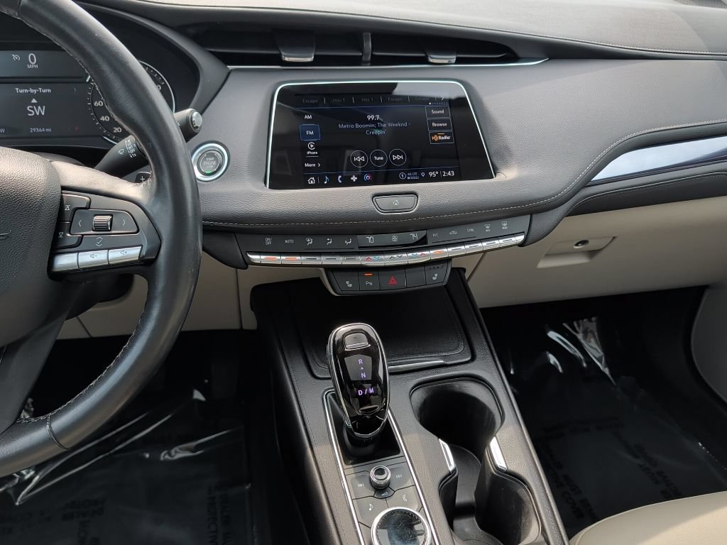 Used 2023 Cadillac XT4 Luxury w/ Cold Weather Package FWD image 20