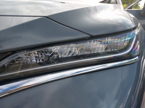 Used 2021 Toyota Venza LE image 32